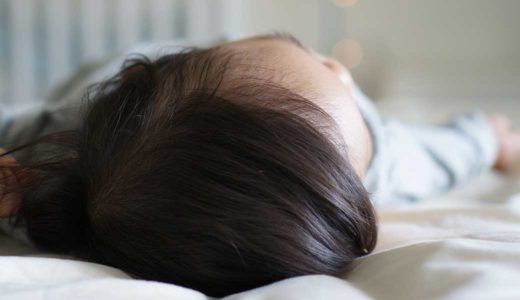 生後２ヶ月の息子の頭の形が悪いのが気になります。向き癖の原因と対処法とは？